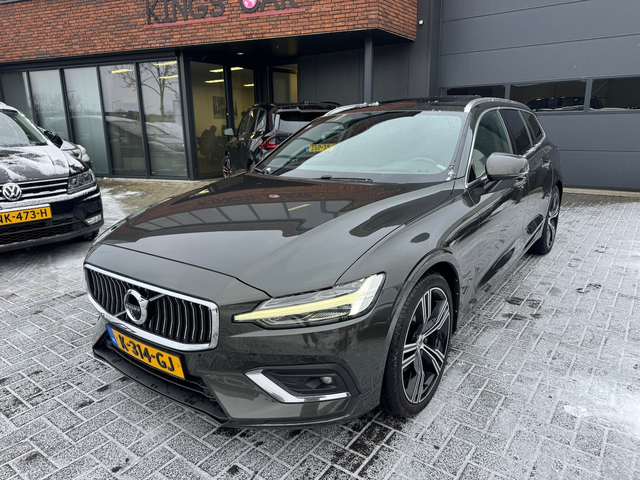 Volvo V60 - 2.0 D4 Inscription PANO ACC 360 TREKHAAK HARMANN KARDON VOL - AutoWereld.nl