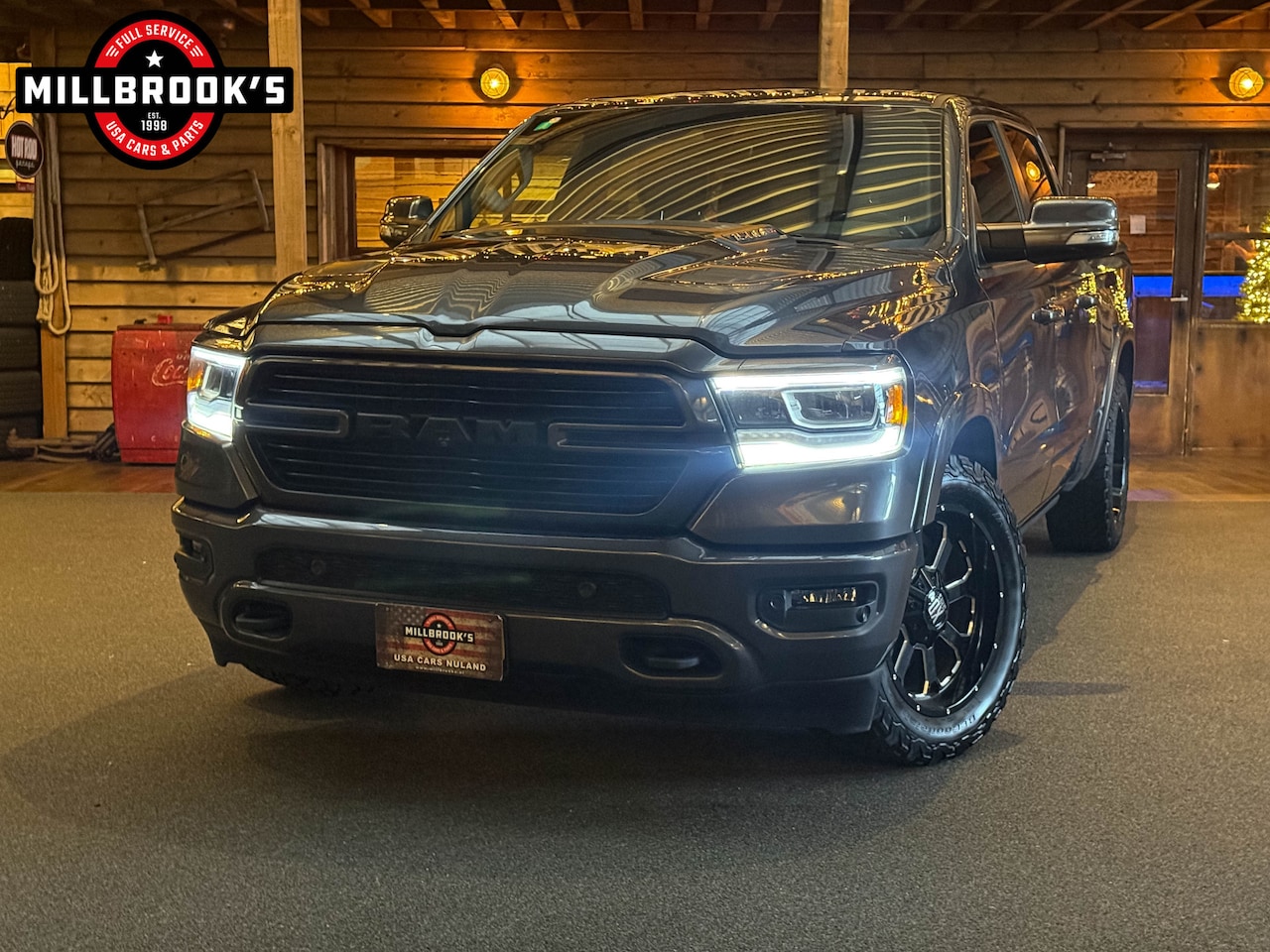 Dodge Ram 1500 - 5.7 V8 Laramie LPG, Eerste eigenaar, XD Velgen, Luchtvering, Panorama - AutoWereld.nl