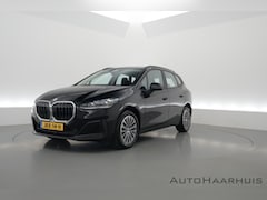 BMW 2-serie Active Tourer - 220i | Navi | Camera | Stoelverw. | Apple CarPlay | Cruise | 17'' v