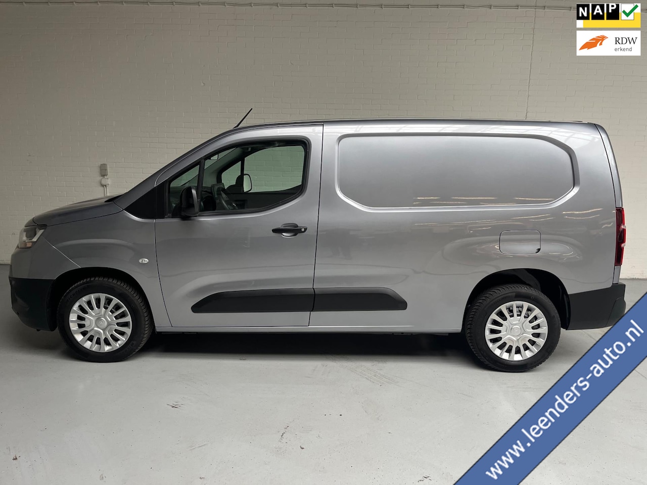 Toyota ProAce City - L2H1 130PK 1.5 D-4D euro6 Live Long, Airco, Trekhaak 1200KG, Navigatie, Grijs Metallic, RI - AutoWereld.nl