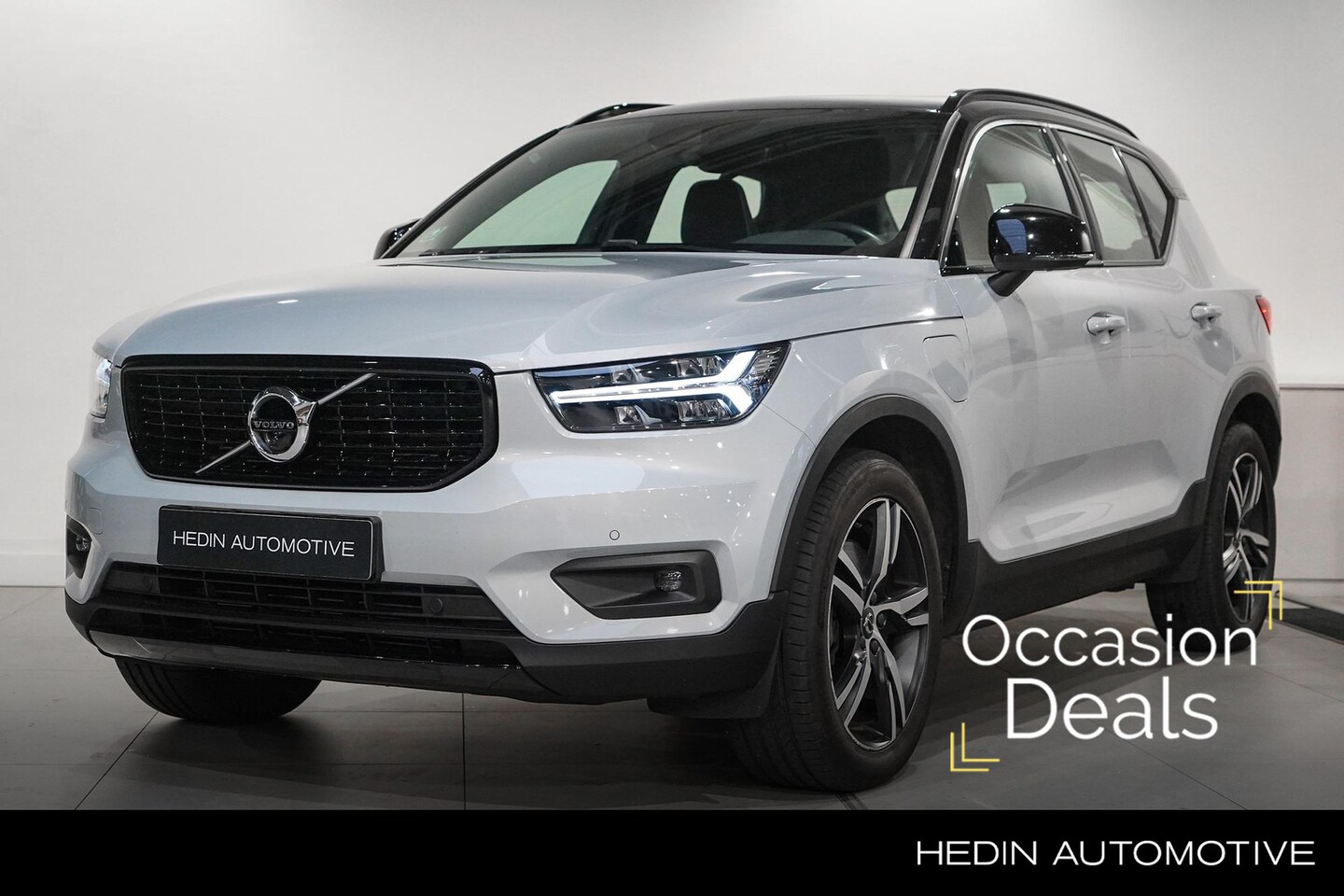 Volvo XC40 - T5 R-Design Plug In Hybride 262pk Automaat 360gr Rondom Camera| Panoramadak | Elek Verstel - AutoWereld.nl