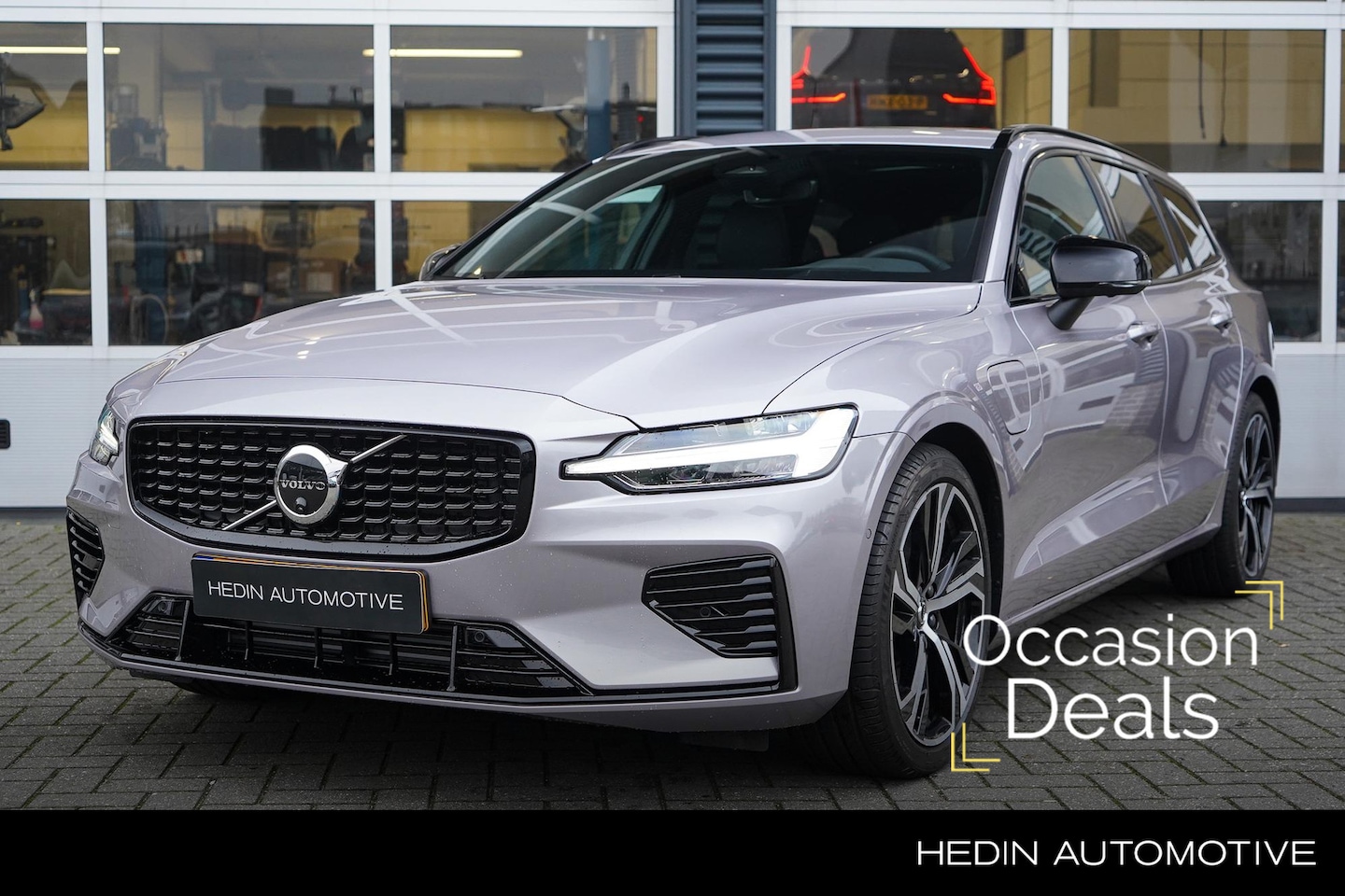 Volvo V60 - 2.0 T6 Plug-in hybrid AWD Plus Dark | 360 Camera | Schuifdak | Head-Up Display | Keyless | - AutoWereld.nl