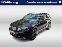 Volkswagen Tiguan - 2.0 TSI 220pk 4Motion R-line DSG Panoramadak / Lederen interieur / Trekhaak afn. / Navigat