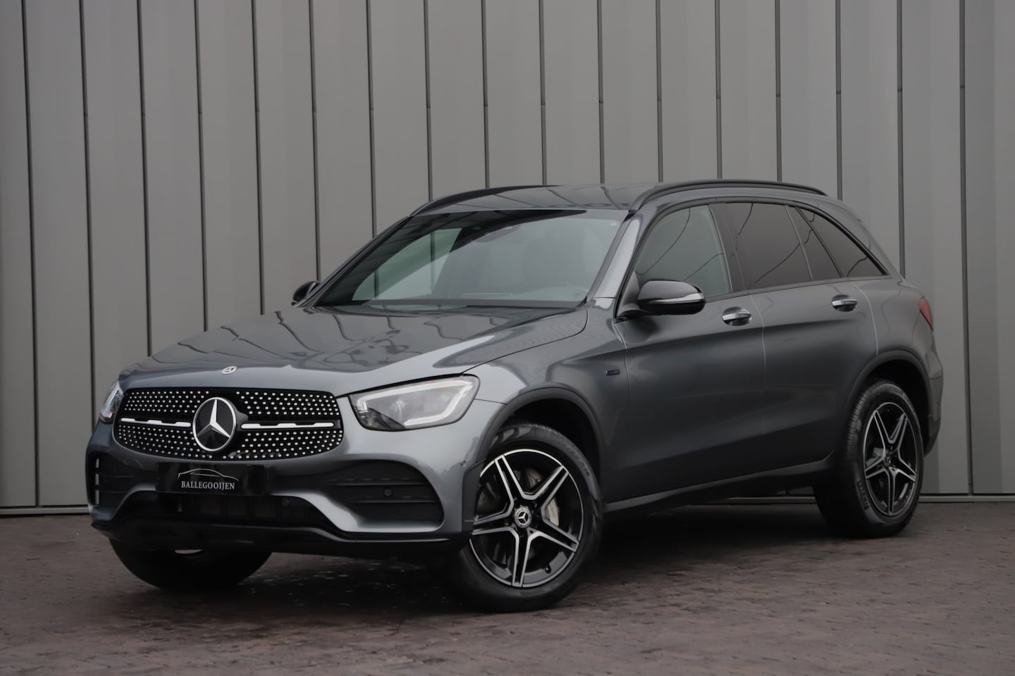 Mercedes-Benz GLC-klasse - 300e AMG 4-Matic | 320PK | Head-up | Keyless-go | Sfeerverlichting | Multibeam | Stuurwiel - AutoWereld.nl