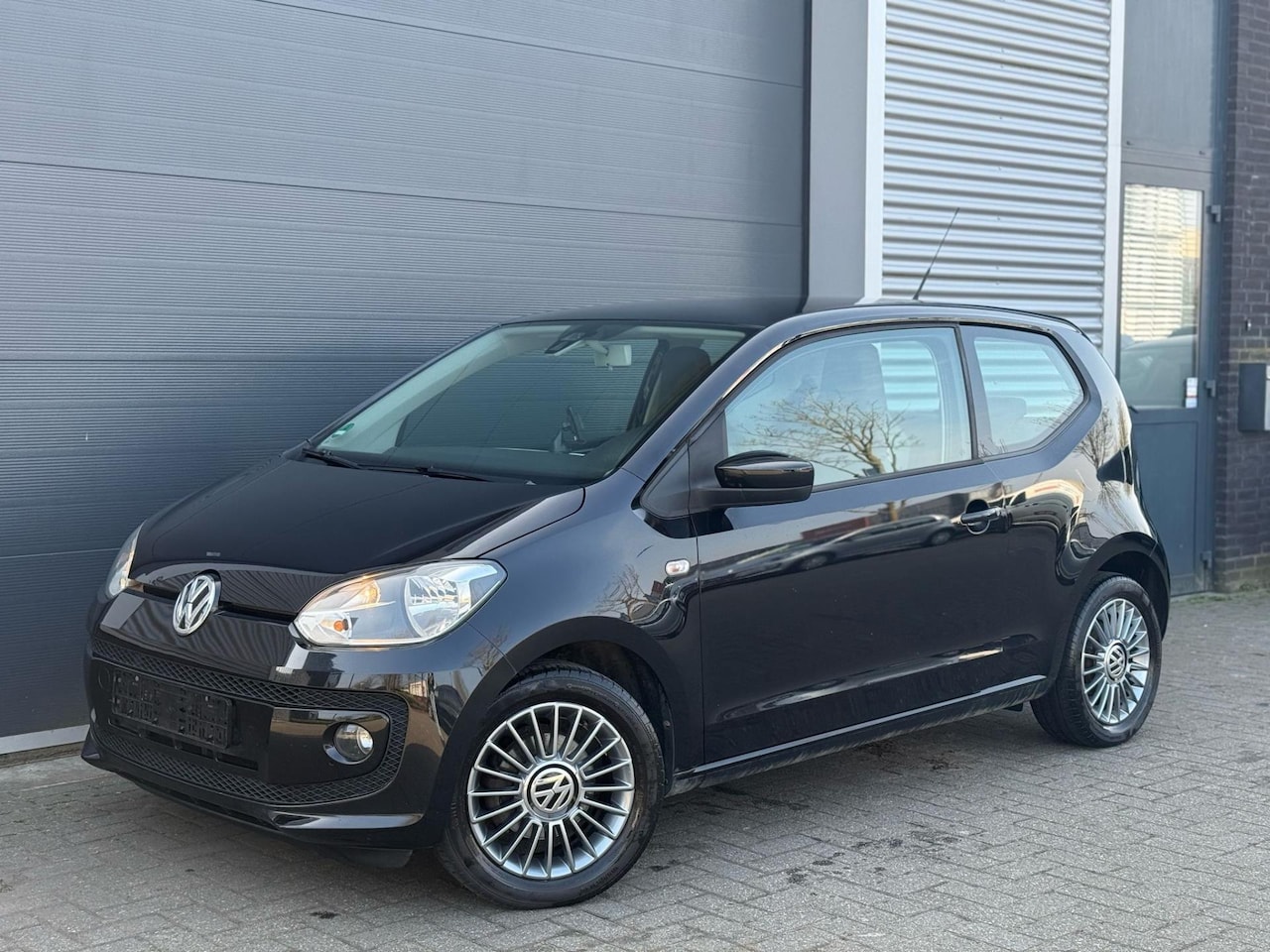 Volkswagen Up! - 1.0 high up! BlueMotion Airco / Stoelverwarming - AutoWereld.nl