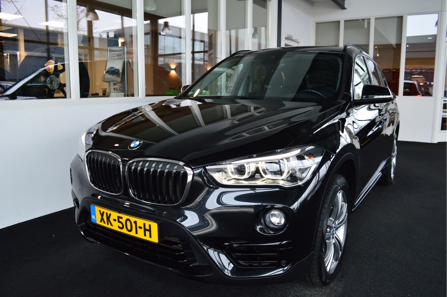 BMW X1 - sDrive20i Sport-Line | NL Auto ! - AutoWereld.nl