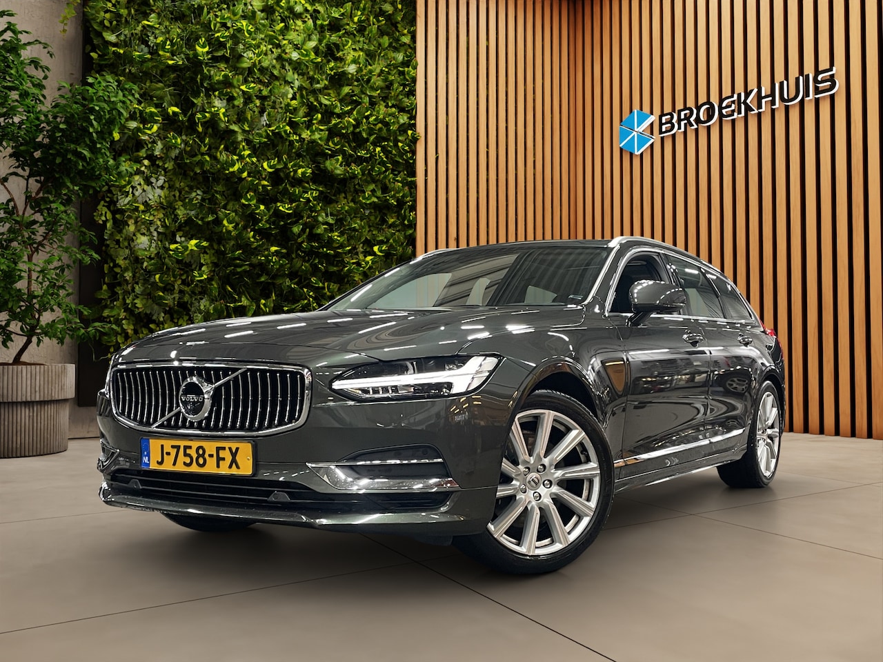 Volvo V90 - 2.0 T4 Business Luxury+ Trekhaak 360cam Stoelventilatie Panoramadak - AutoWereld.nl