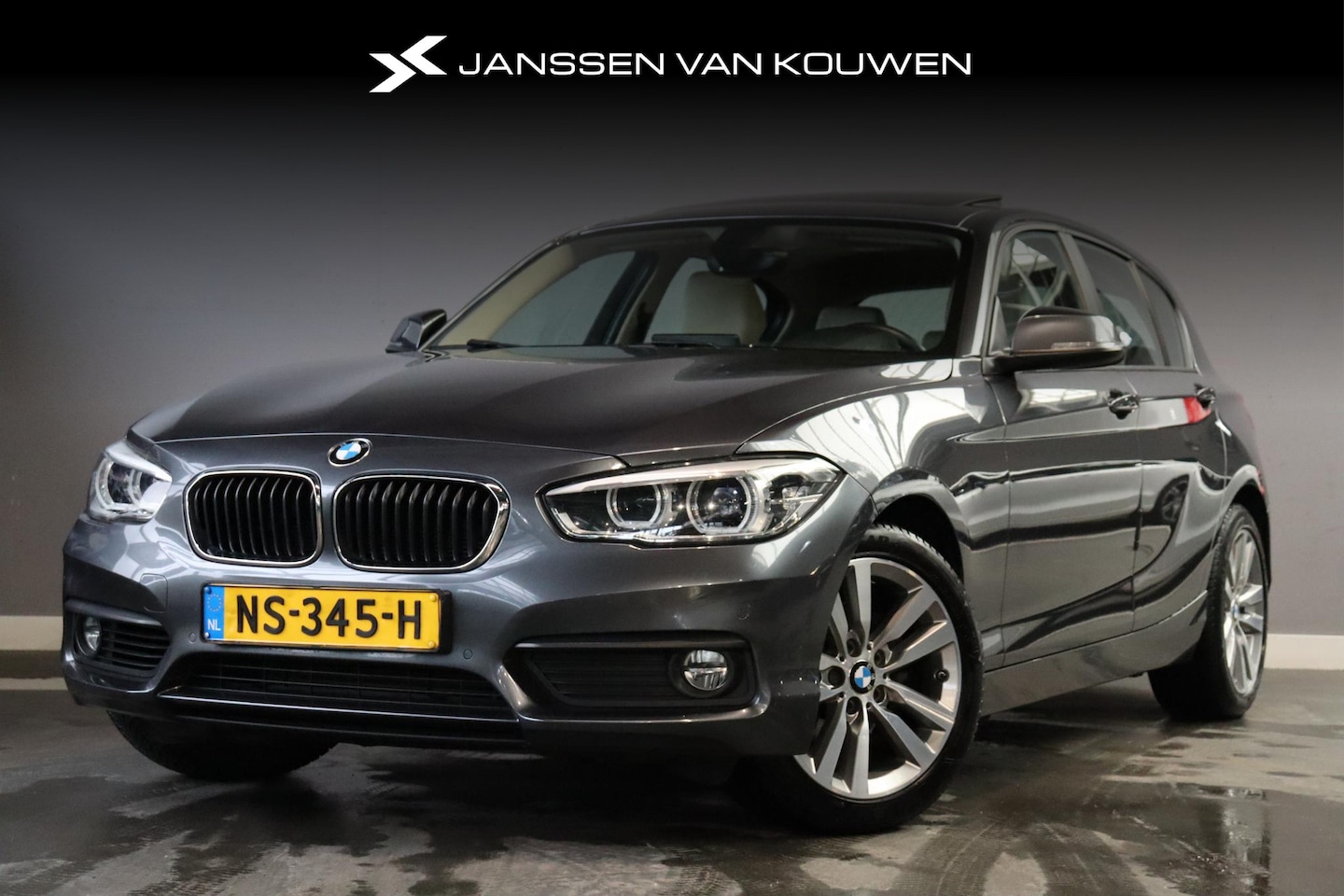 BMW 1-serie - 118i High Executive / Stoelverwarming / Panoramadak / Trekhaak / Leder - AutoWereld.nl