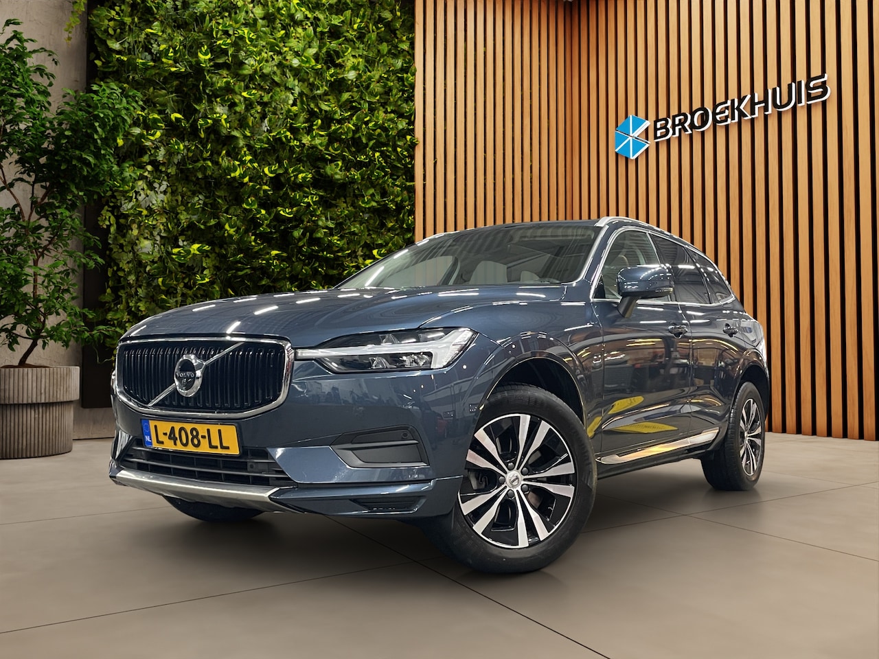 Volvo XC60 - 2.0 B5 Momentum Exclusive Trekhaak Harman&Kardon Stoel&Stuurverwarming - AutoWereld.nl