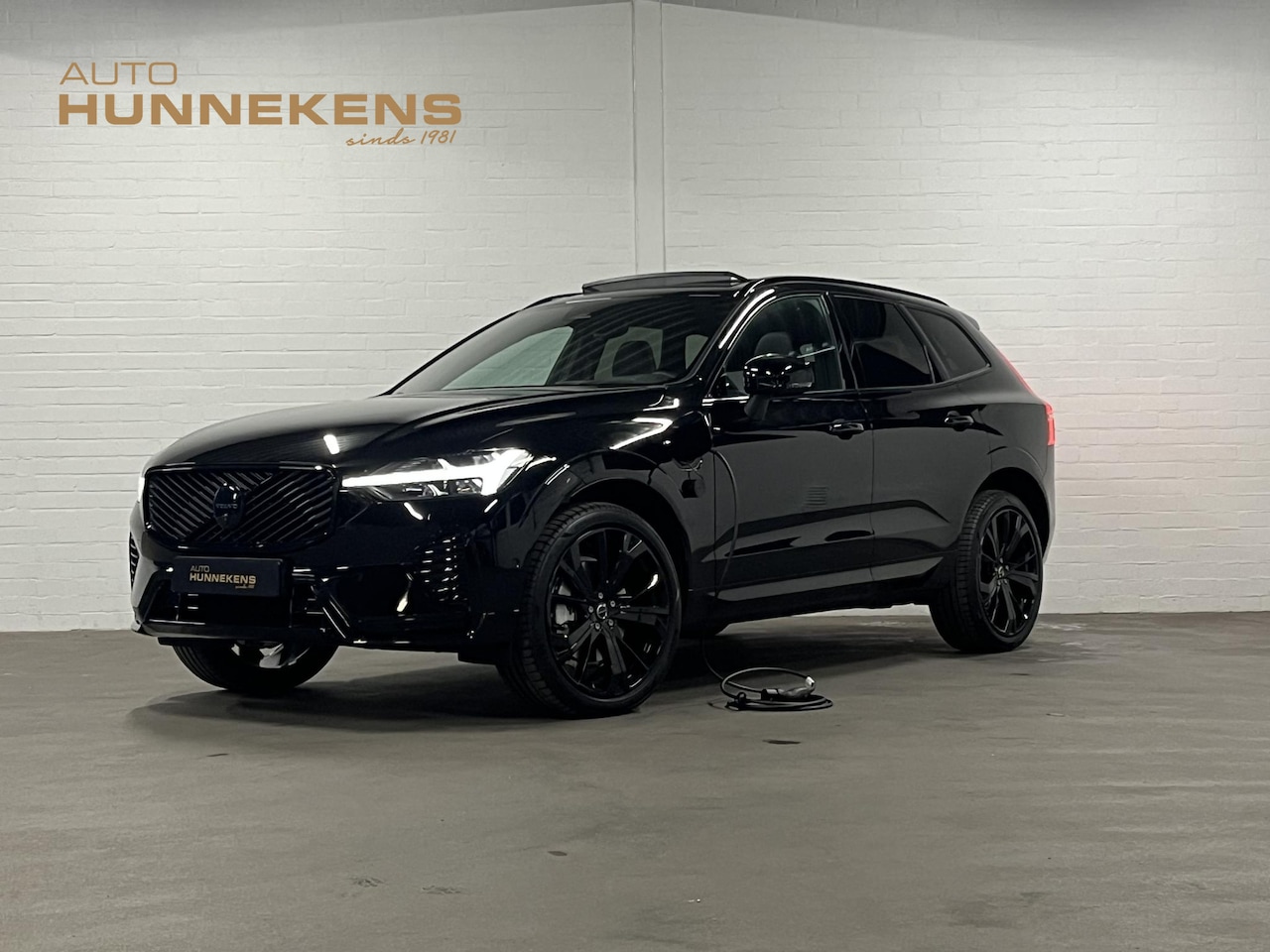 Volvo XC60 - T8 Plug-in AWD Black Edition *455PK* Open dak | Adapt. cruise control | Harman Kardon | 36 - AutoWereld.nl