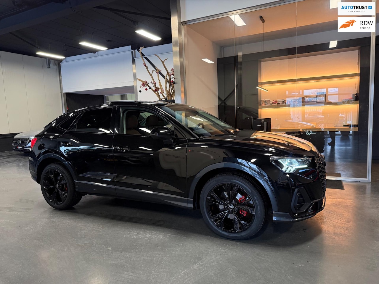 Audi Q3 Sportback - 35 TFSI S line Edition Panorama Camera Leder - AutoWereld.nl