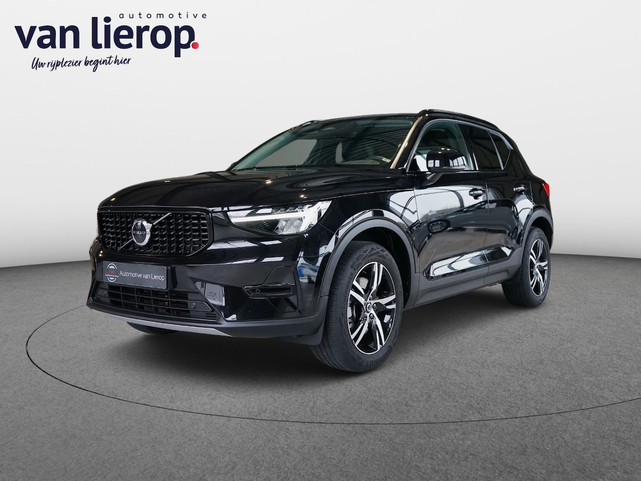 Volvo XC40 - 2.0 B3 Plus Dark STOEL/STUUR-VERW. | TREKHAAK - AutoWereld.nl