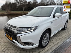 Mitsubishi Outlander - 2.4 PHEV Intense+ Camera/Navigatie/Stuur+stoelverwarming