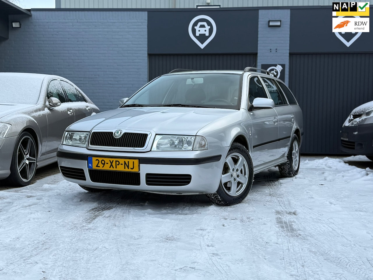 Skoda Octavia Combi - 1.6 | A/C | Cruise | Trekhaak | APK - AutoWereld.nl