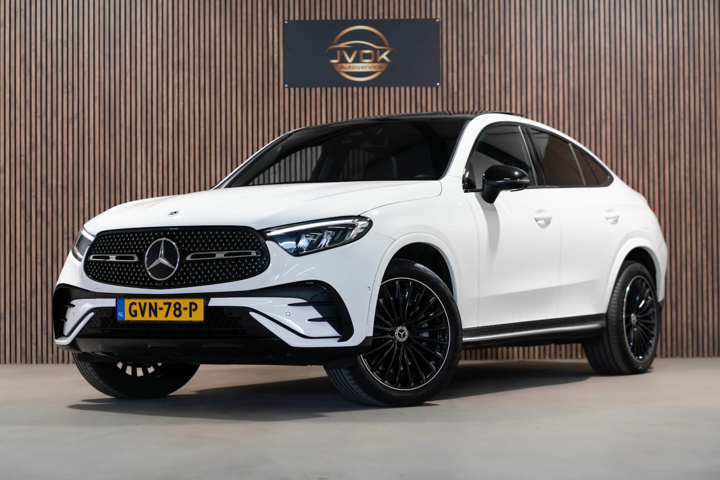Mercedes-Benz GLC-klasse Coupé - 300e 4MATIC AMG Line PANO LED 2024 - AutoWereld.nl