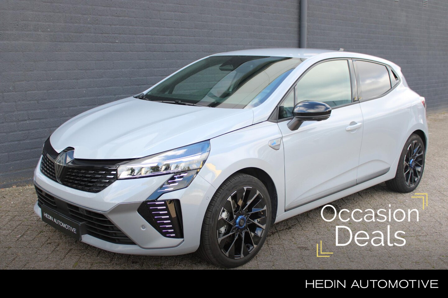 Renault Clio - 1.6 E-Tech Full Hybrid 145 esprit Alpine Automaat | Navigatie | 360 Graden Camera | Climat - AutoWereld.nl