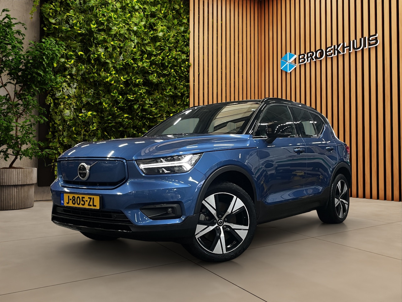 Volvo XC40 - Recharge P8 AWD R-Design Pano Trekhaak Elktr.stoelen Harman&Kardon - AutoWereld.nl