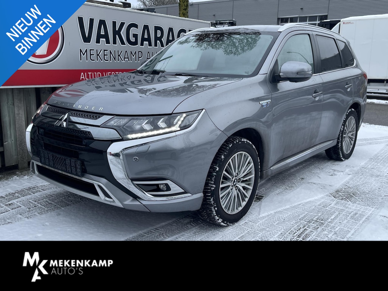 Mitsubishi Outlander - 2.4 PHEV Instyle 18"/Trekhaak/LED/Leder/Zonnedak/Stoel + stuurverwarming/Dodehoek/PDC v+a/ - AutoWereld.nl
