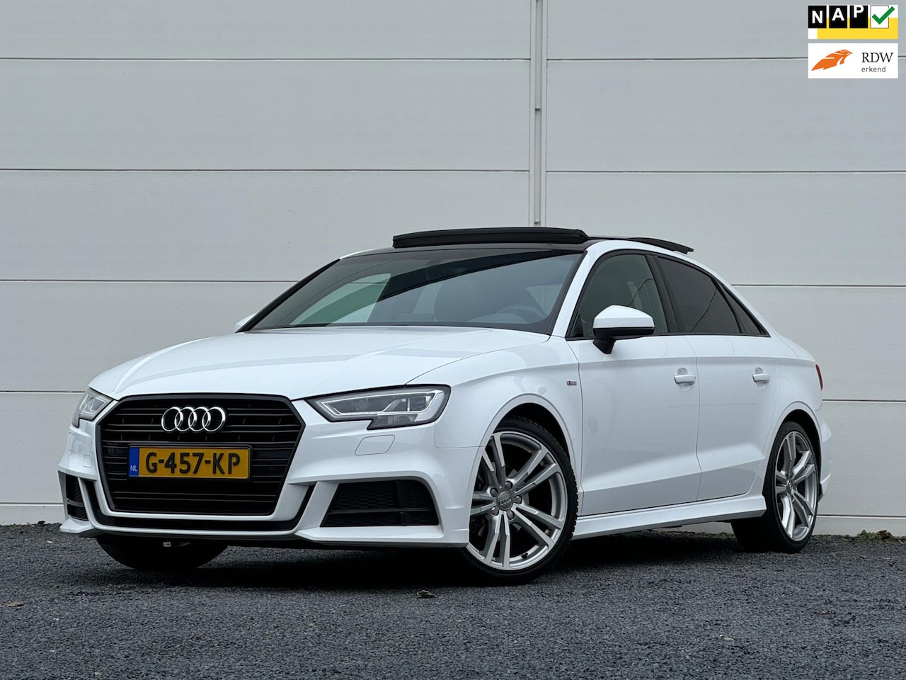 Audi A3 Limousine - 35 TFSI Org NL Pano Virtual 3x S-Line Stoelverwarming Black optic package - AutoWereld.nl