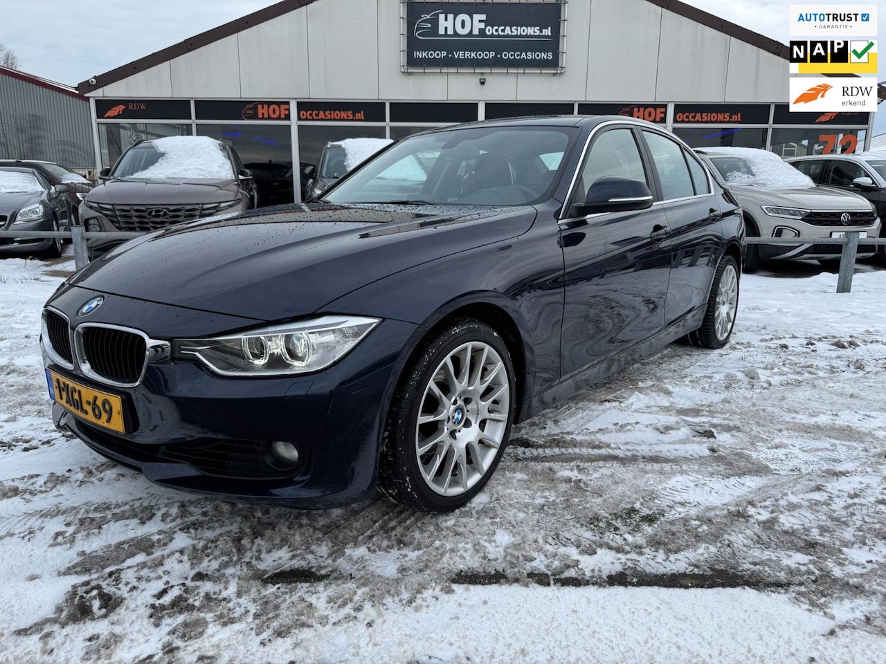 BMW 3-serie - 320i Executive AUTOMAAT/NAVIGATIE/18''LMV - AutoWereld.nl