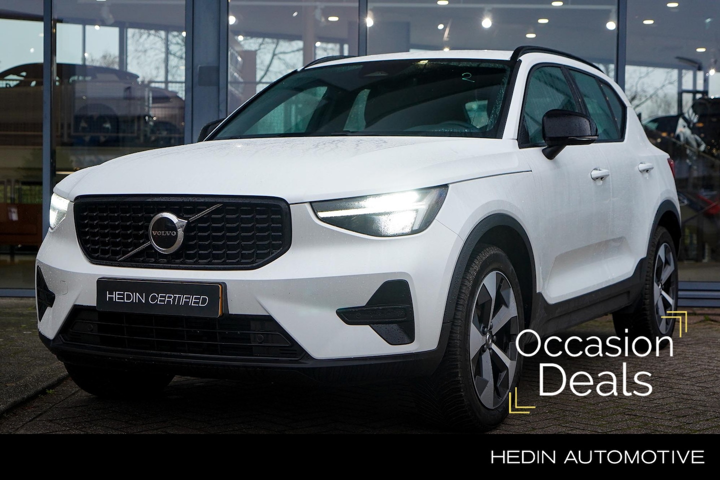 Volvo XC40 - 2.0 B4 Plus Dark | Adaptieve Cruise + Pilot Assist | Stoel & Stuurverwarming | Elek. Stoel - AutoWereld.nl