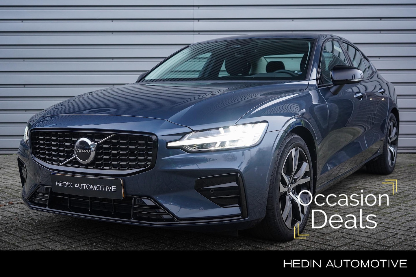 Volvo S60 - 2.0 B3 Plus Dark | Stoel en stuurverwarming | Lederen bekleding | Adaptive Cruise Control - AutoWereld.nl