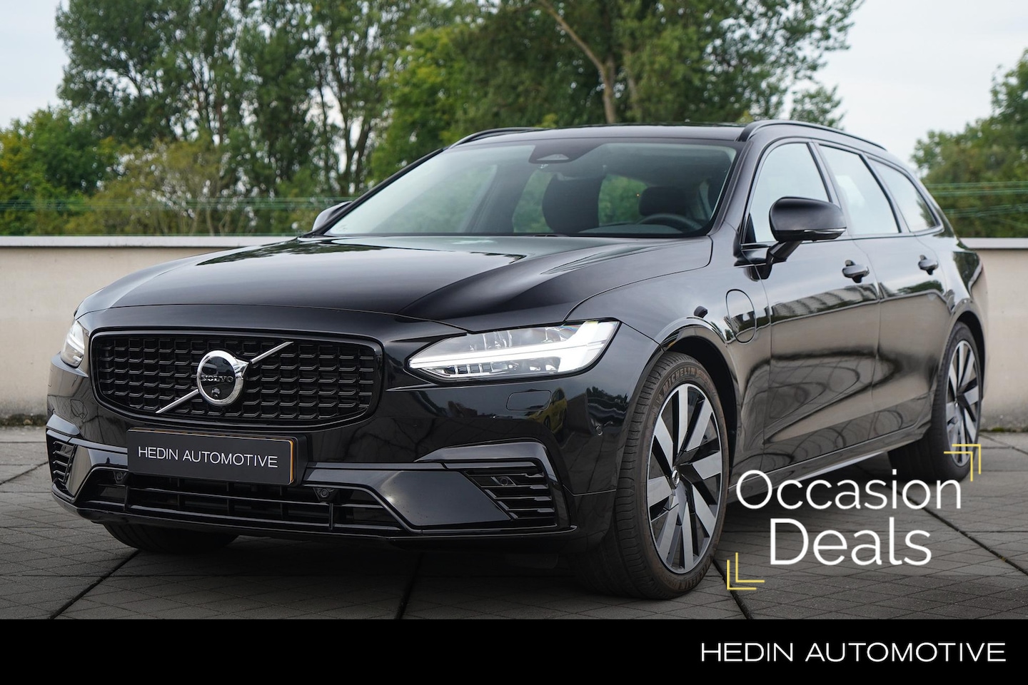 Volvo V90 - 2.0 T8 Plug-in hybrid AWD Ultra Dark | Panoramadak | Gelamineerde zijruiten en achterruit - AutoWereld.nl