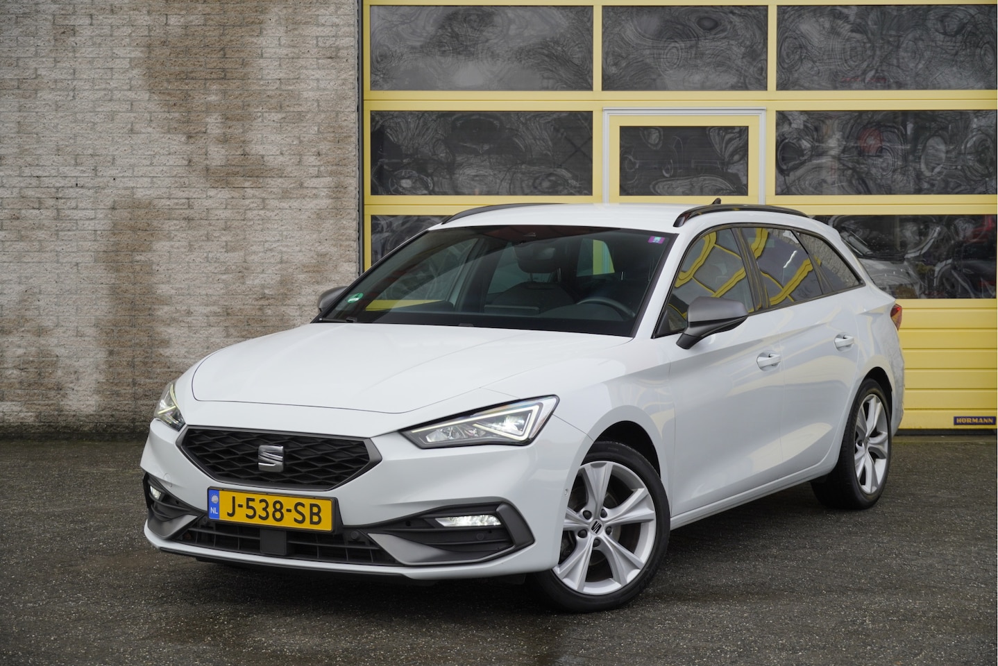 SEAT Leon Sportstourer - 1.5 TSI 150PK! FR Launch Edition BJ2020 Lmv 17" | Led | Pdc | Navi | App-Connect | Dashboa - AutoWereld.nl