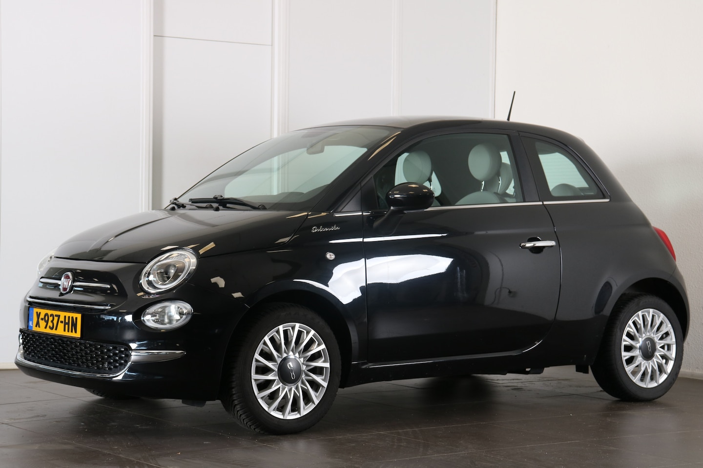 Fiat 500 - 1.0 Hybrid 69PK Dolcevita | Airco | Cruise | Parkeersensoren | Panoramadak | Lichtmetaal | - AutoWereld.nl