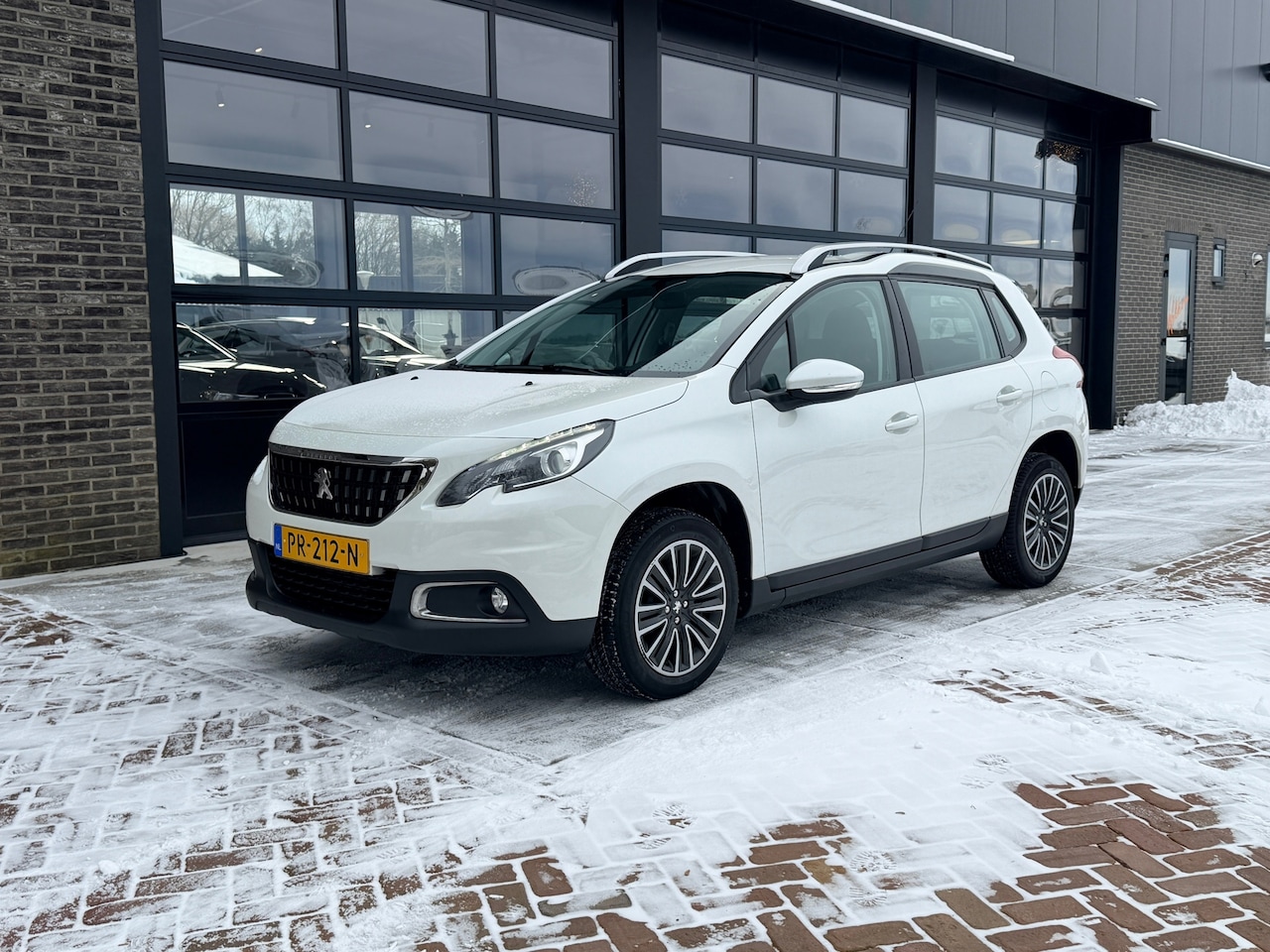 Peugeot 2008 - 1.2 PureTech Blue Lion | Autm | Navi - AutoWereld.nl