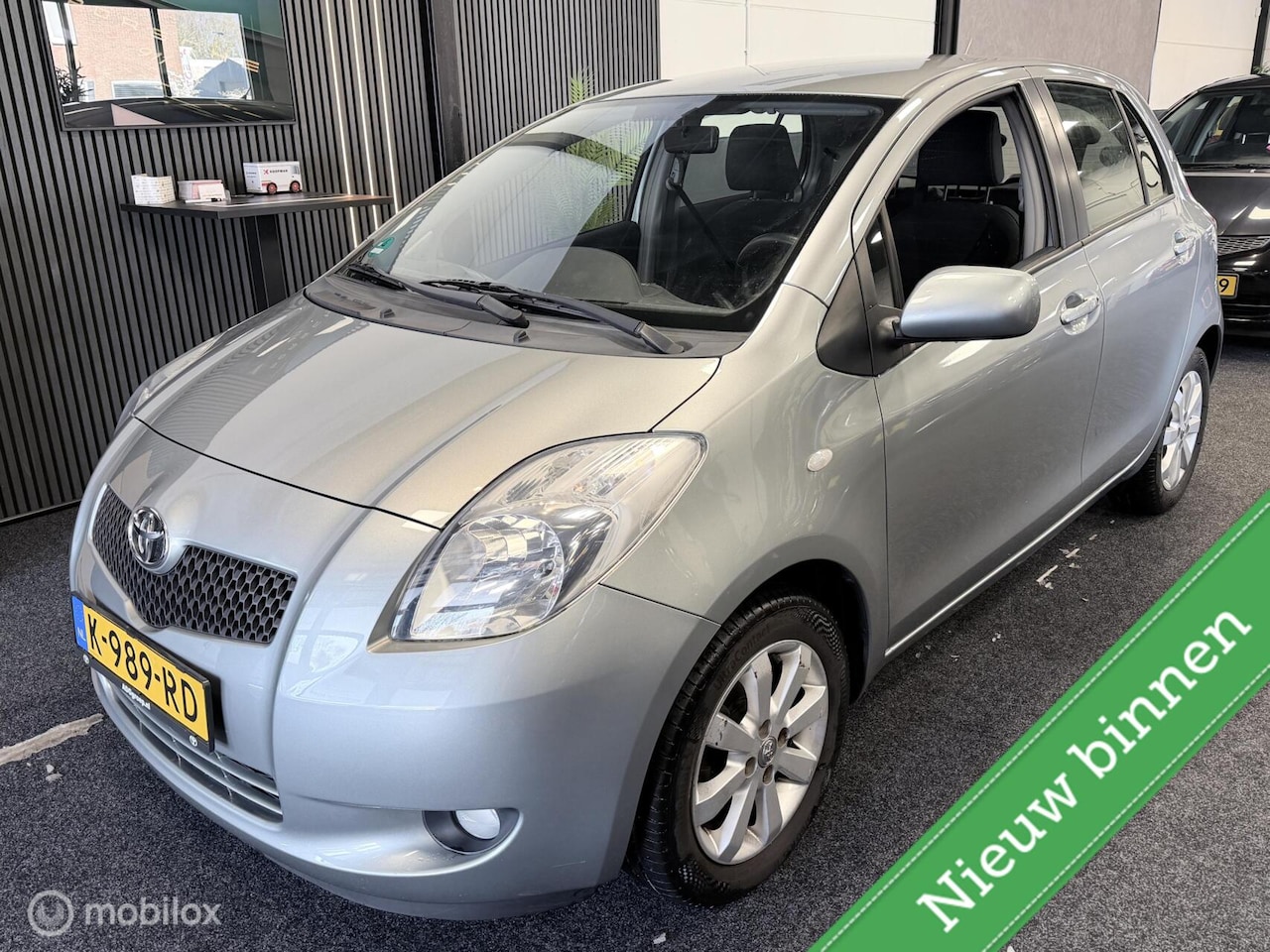 Toyota Yaris - 1.3 VVTi 5 DEURS / AUTOMAAT / AIRCO / LMV / NIEUW BINNEN - AutoWereld.nl