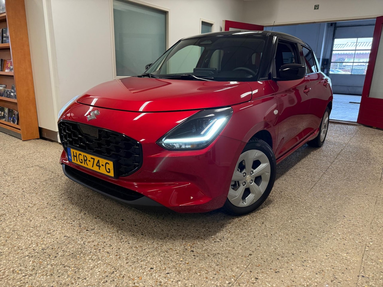 Suzuki Swift - 1.2 Select Smart Hybrid Automaat | Navi | All Season |Carplay - AutoWereld.nl
