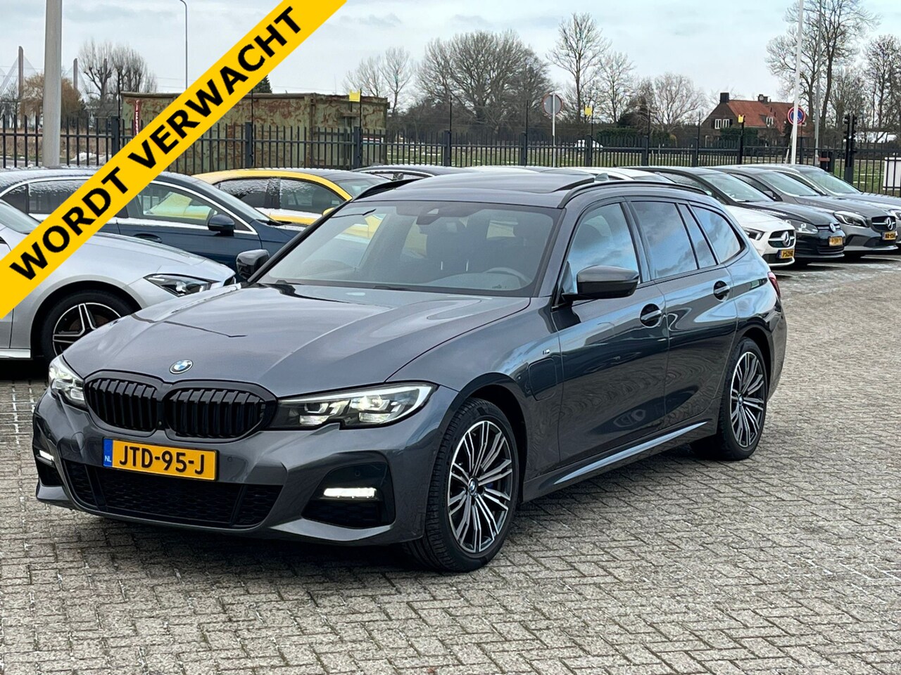 BMW 3-serie Touring - 330e High Executive M-SPORT SHADOW-LINE PANORAMADAK AMBIENT MEMORY 360-CAMERA CARPLAY - AutoWereld.nl