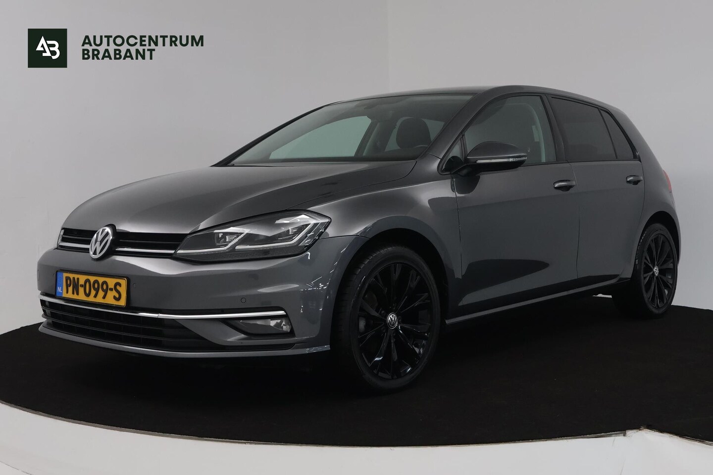 Volkswagen Golf - 1.0 TSI Highline (STOELVERWARMING, CARPLAY, PARKEERSENSOREN, NAVIGATIE, STUURBEDIENING) - AutoWereld.nl