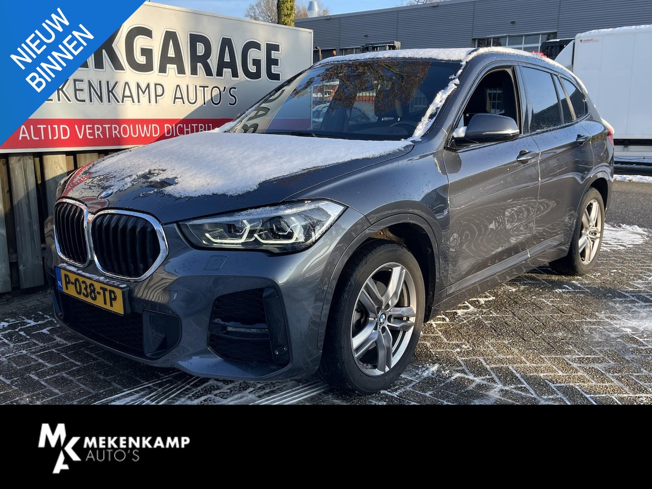 BMW X1 - sDrive18i High Executive M Sport 18"/Panoramadak/Trekhaak/Camera/Stoelverwarming/Sportstoe - AutoWereld.nl