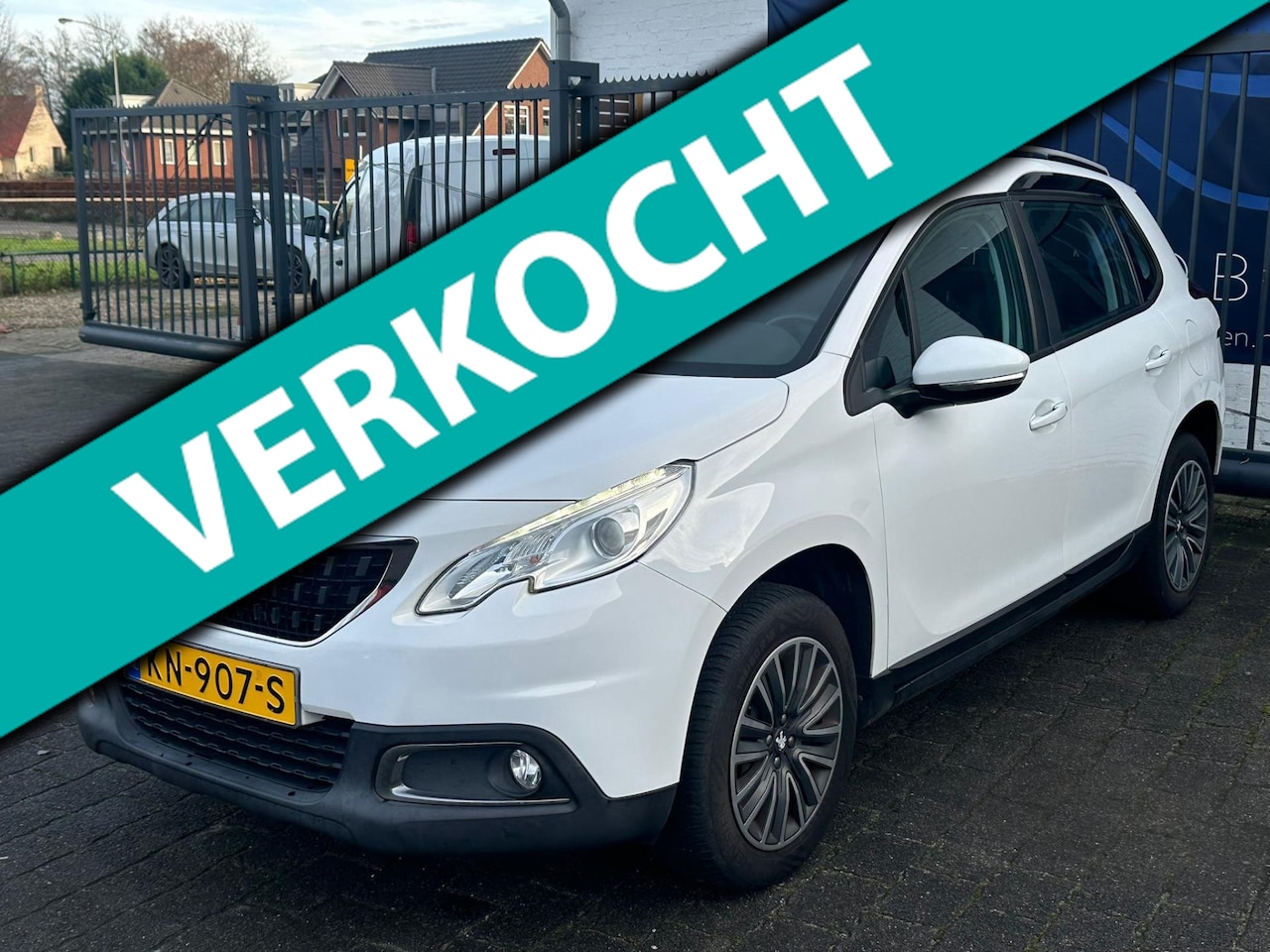 Peugeot 2008 - 1.2 PureTech Blue Lion / GLAZENDAK / TREKHAAK / AIRCO / NAP!! - AutoWereld.nl