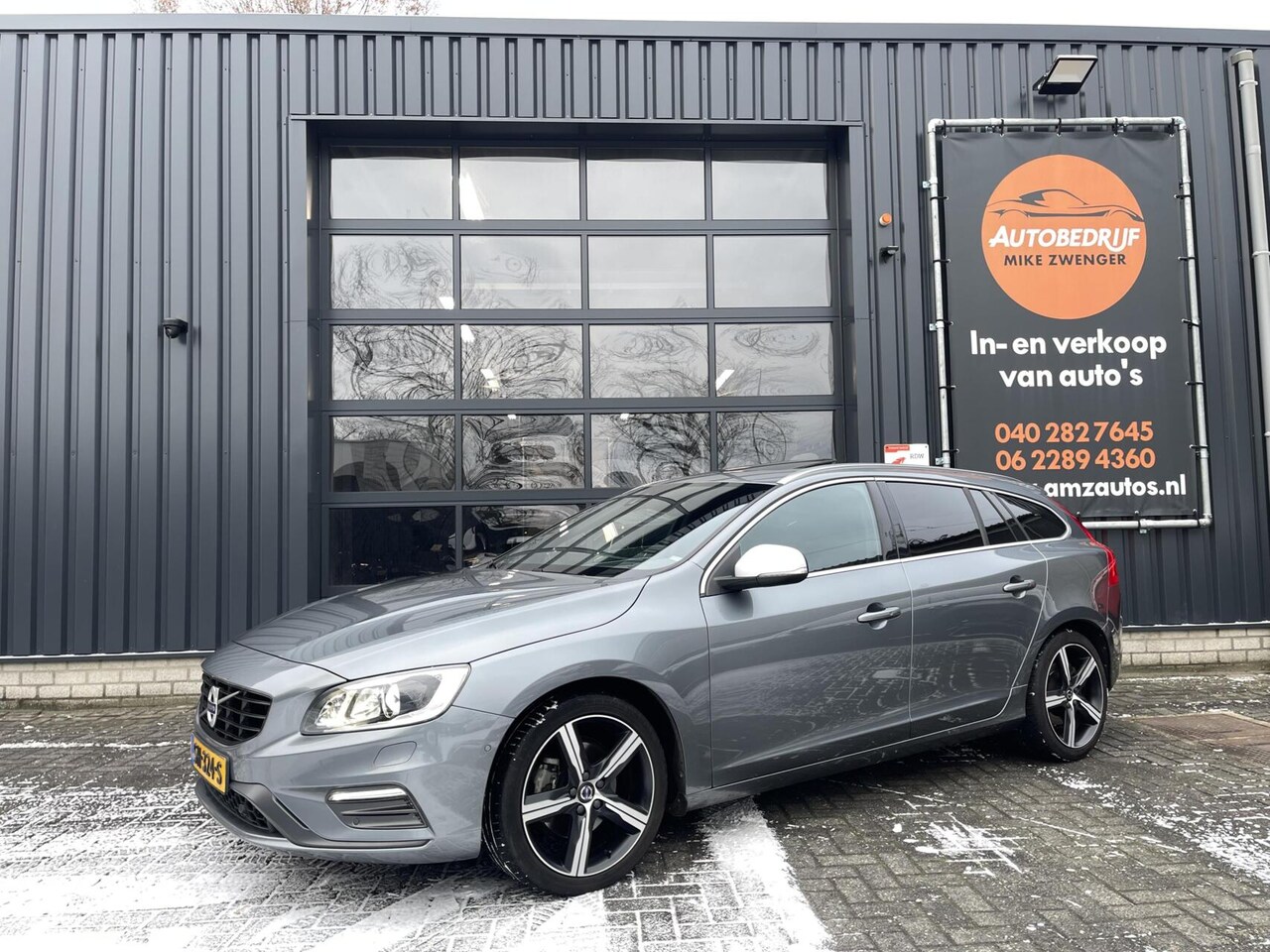 Volvo V60 - 2.0 T4 R-Design AUT. SCHUIFDAK|LEER|TREKHAAK|CAMERA|STOELVERWARMING - AutoWereld.nl
