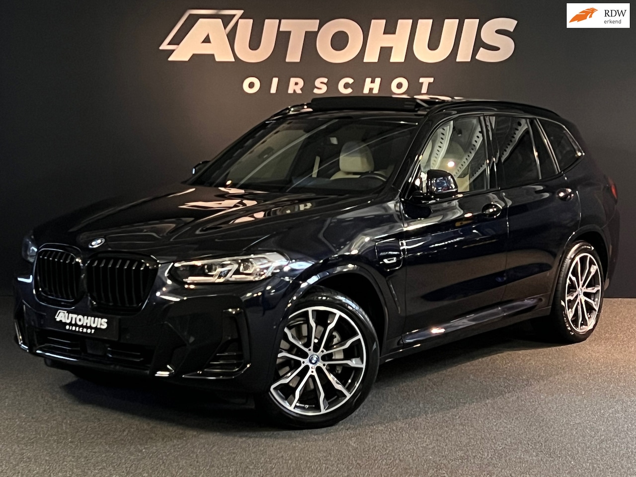 BMW X3 - XDrive30e High Executive Edition M Memory stoelen/ 20"/ Stuurverwarming/ ACC/ 360Camera/ - AutoWereld.nl