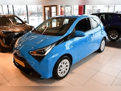 Toyota Aygo - 1.0 VVT-i x-play 5-deurs 72pk | Apple Carplay/Android Auto | Airco | Achteruitrijcamera |