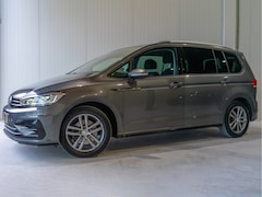 Volkswagen Touran - 1.4 TSI Highline Business R-Line 7 persoons I Trekhaak I Carplay I Adap. cruise I 17" I St