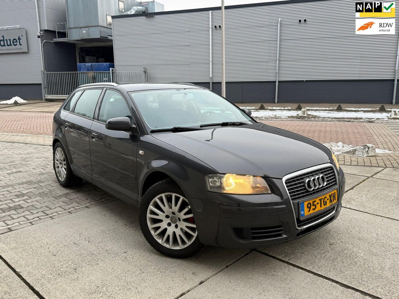 Audi A3 Sportback - 1.6 FSI Attraction APK 5DR Clima NEW BANDEN - AutoWereld.nl