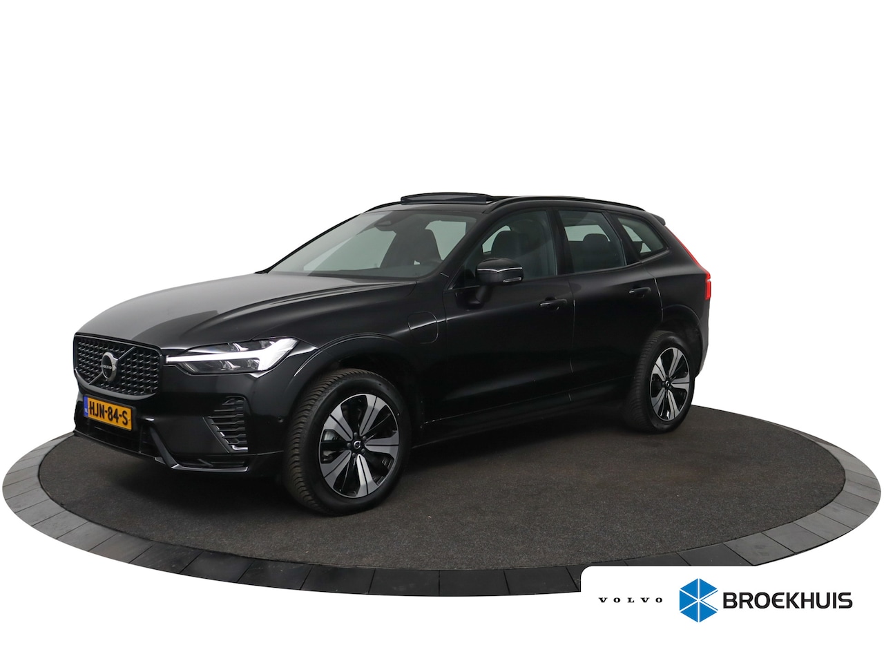 Volvo XC60 - 2.0 T6 Plug-in hybrid AWD Plus Dark | Stoel + Stuur verwarming | Trekhaak | BLIS | 360 Cam - AutoWereld.nl