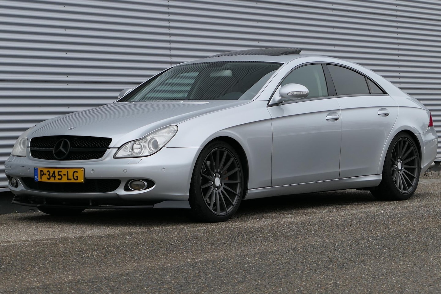 Mercedes-Benz CLS-klasse - 500 V8 Designo Schuifdak Carplay Luchtvering Navi Youngtimer - AutoWereld.nl