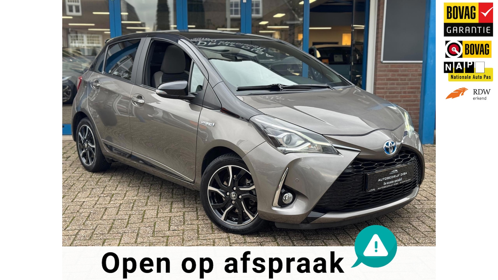 Toyota Yaris - 1.5 Hybrid Bi-Tone Plus 2018 AUT NAVI CLIMA NAP - AutoWereld.nl