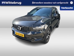 Volvo XC40 - 1.5 T5 Recharge 210PK R-Design / Pano / Navigatie / Camera / Parkeersensoren V+A / Zwenkba
