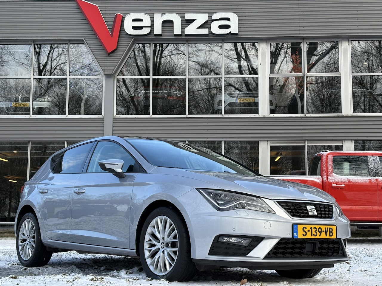 SEAT Leon - 1.5 TSI Style Business Intense / Opendak / Stoelverwarming / Carplay - AutoWereld.nl