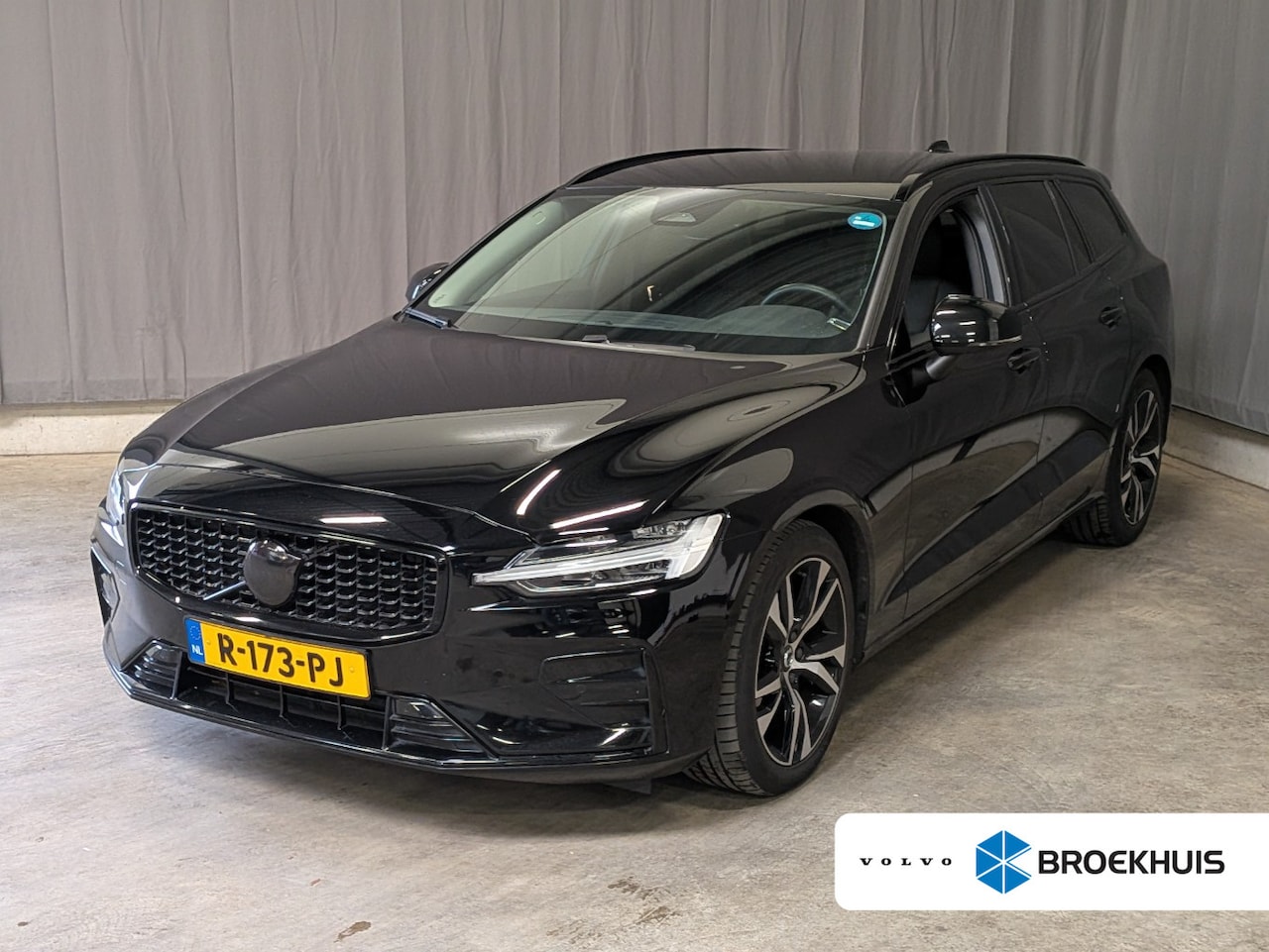 Volvo V60 - 2.0 B3 Plus Dark | Pilot Assist | Black pakket | Memory | Stuurwiel verwarmd | Camera | - AutoWereld.nl