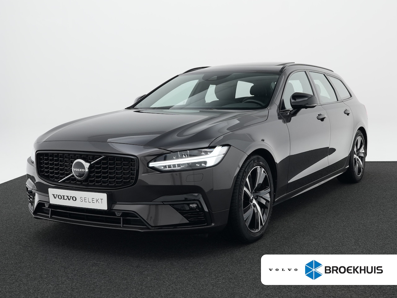 Volvo V90 - 2.0 B4 R-Design | Head-Up | Harman Kardon | 360° Camera | Panoramadak | Trekhaak | Sportst - AutoWereld.nl