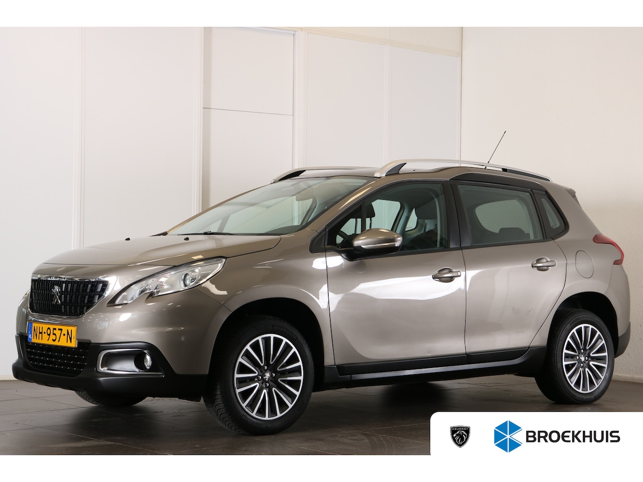 Peugeot 2008 - 1.2 PureTech 110PK Blue Lion | Navi | Panoramadak | Parkeersensoren | Airco | Cruise contr - AutoWereld.nl