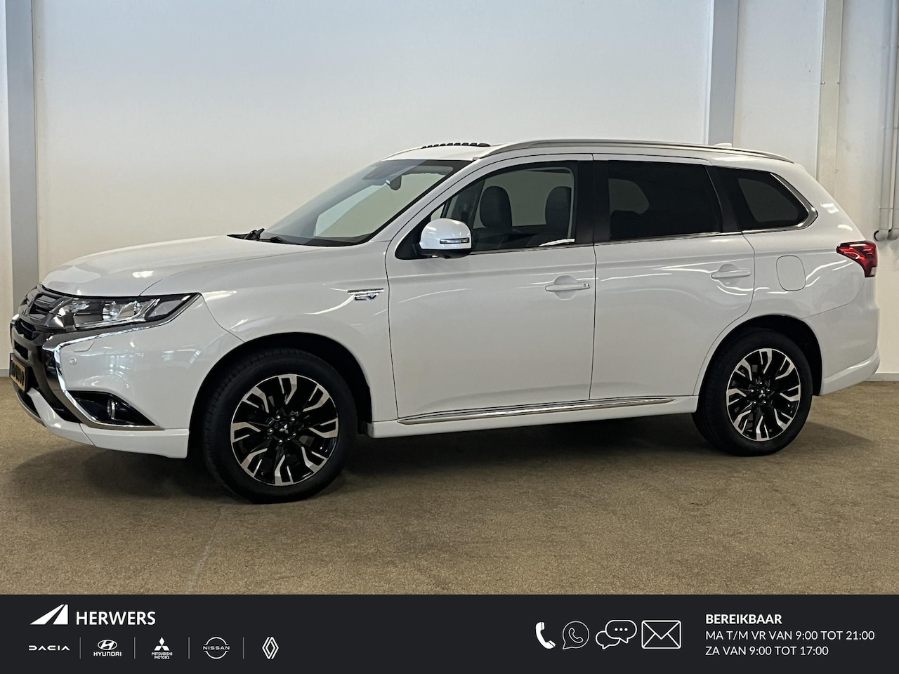 Mitsubishi Outlander - 2.0 PHEV instyle+ / cruise control adaptief / elektrisch glazen schuif-/kanteldak / LED ko - AutoWereld.nl